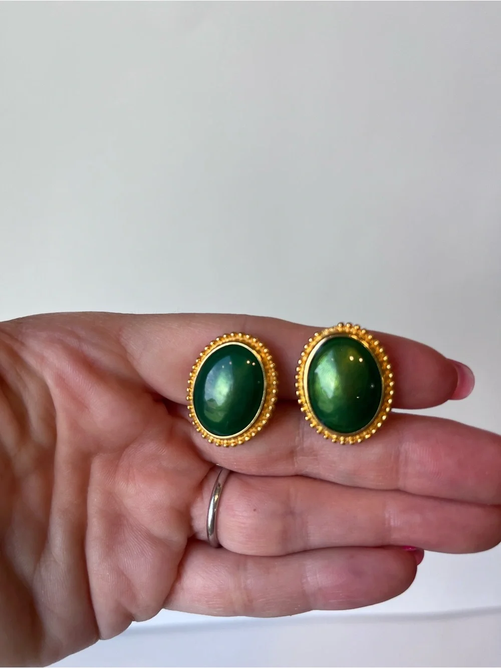 Vintage Trifari Gold Tone Green Clip On Earrings